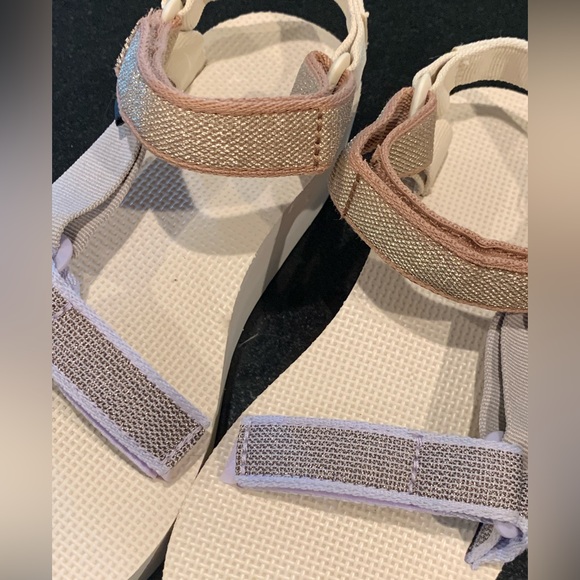 TEVA Platform Sandal, Size 6, Flatform - Picture 5 of 11